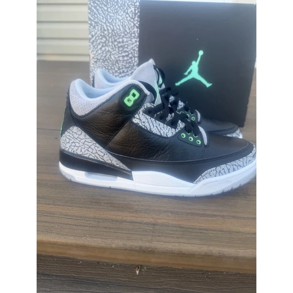Nike Air Jordan 3 Retro Green Glow Size 7